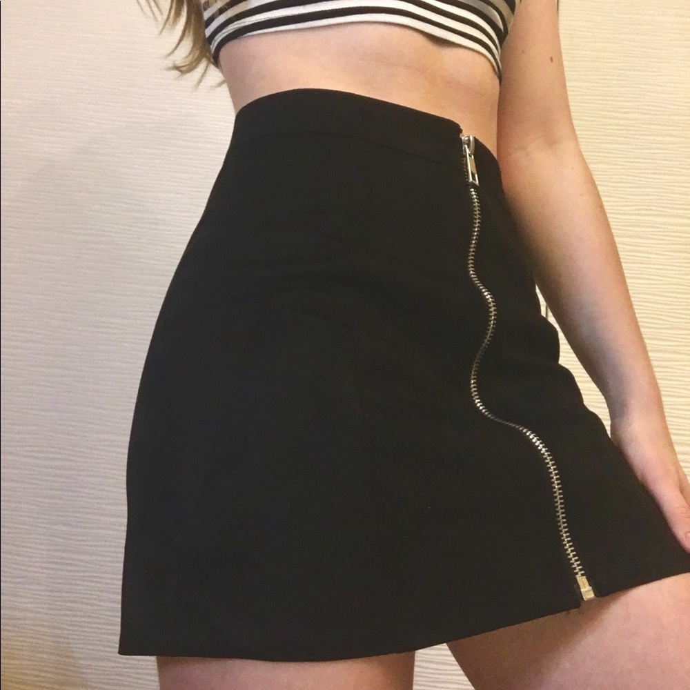 Zip up pencil skirt🤤